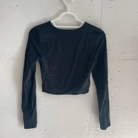 Babaton Contour Crew Neck Longsleeve - Picture 2 of 4